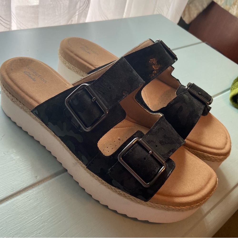 Clark’s Collection Black Buckle Strap Sandal, size 11